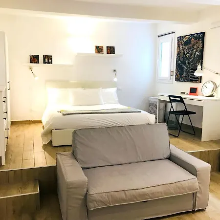Studio Via Carlo Mayr דירה